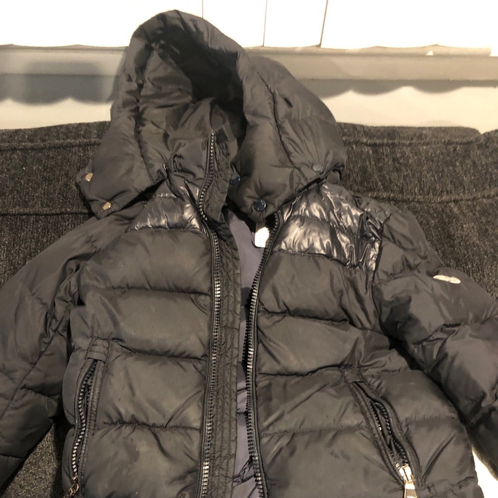 Kids size 4-Boys moncler puffer